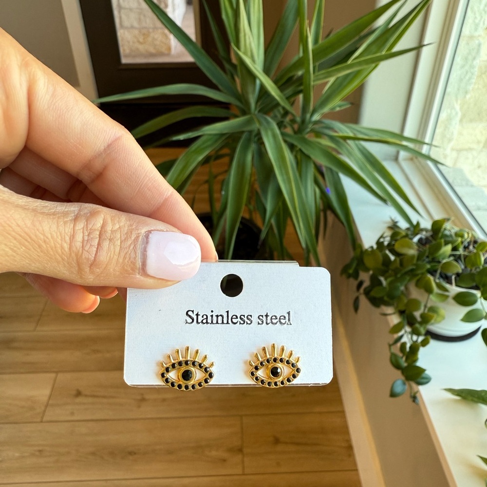 🍒 2/$20 - Evil Eye Stud Earrings - Black & Gold